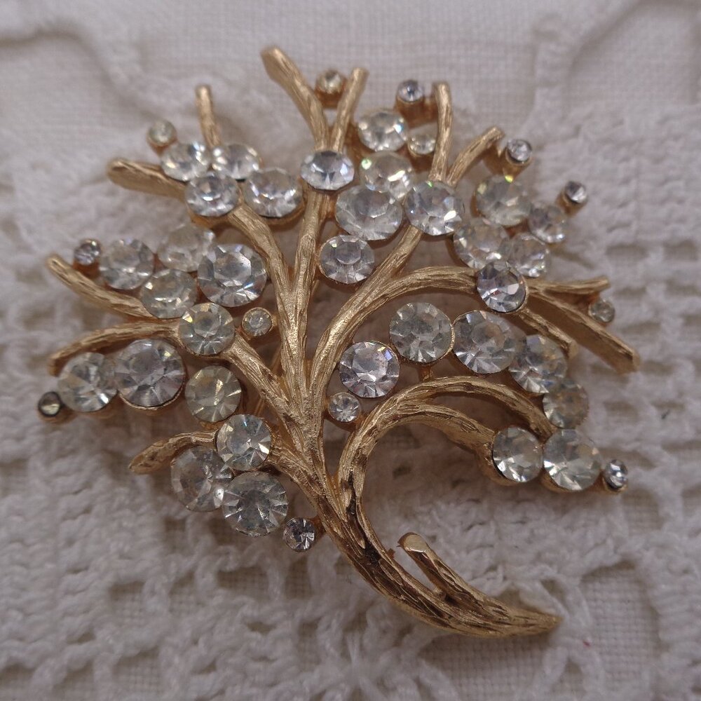 Vintage CROWN TRIFARI Gold Tone & RHINESTONE TREE BROOCH